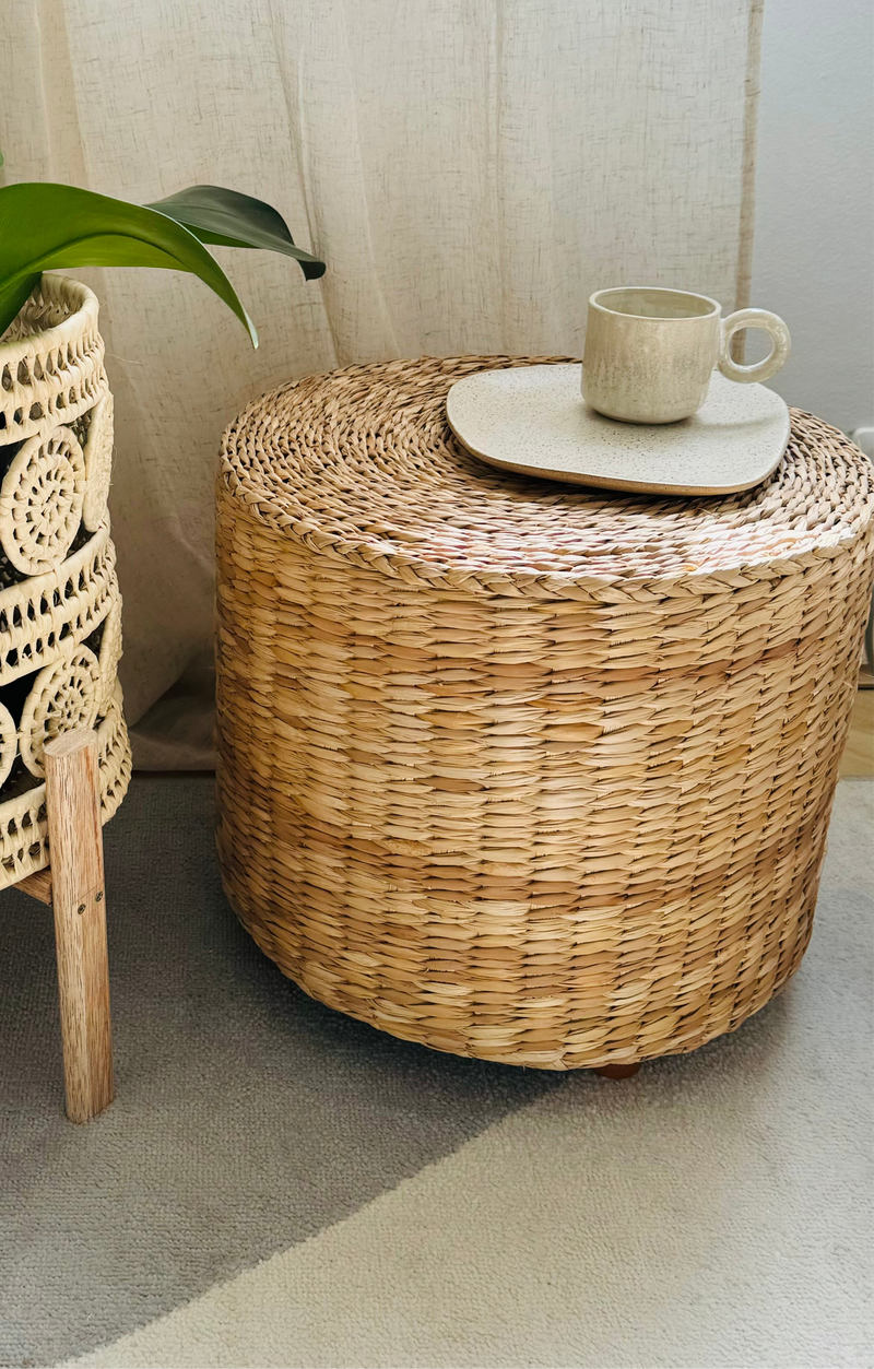 Puff de Palha Natural – Aconchego Artesanal para o Seu Espaço